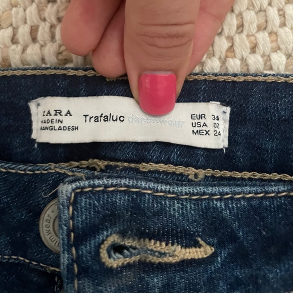 Zara Dark Wash Mid-rise Denim Shorts - Picture 3 of 3